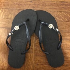 Flip flop removable charms